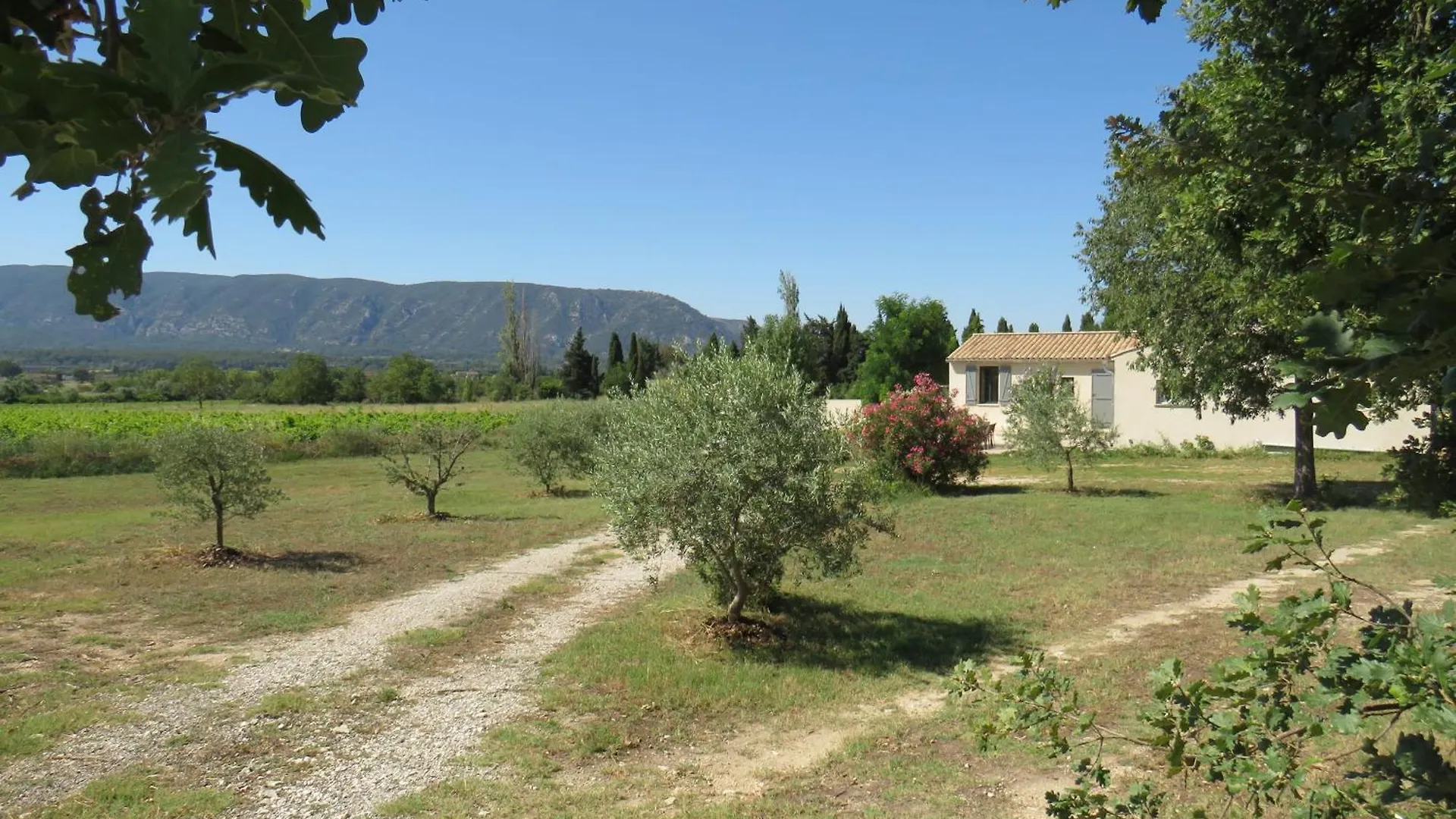 Holiday home Maison Face Au Luberon Avec Piscine Privee - 3 Chambres Cabrieres-d'Avignon